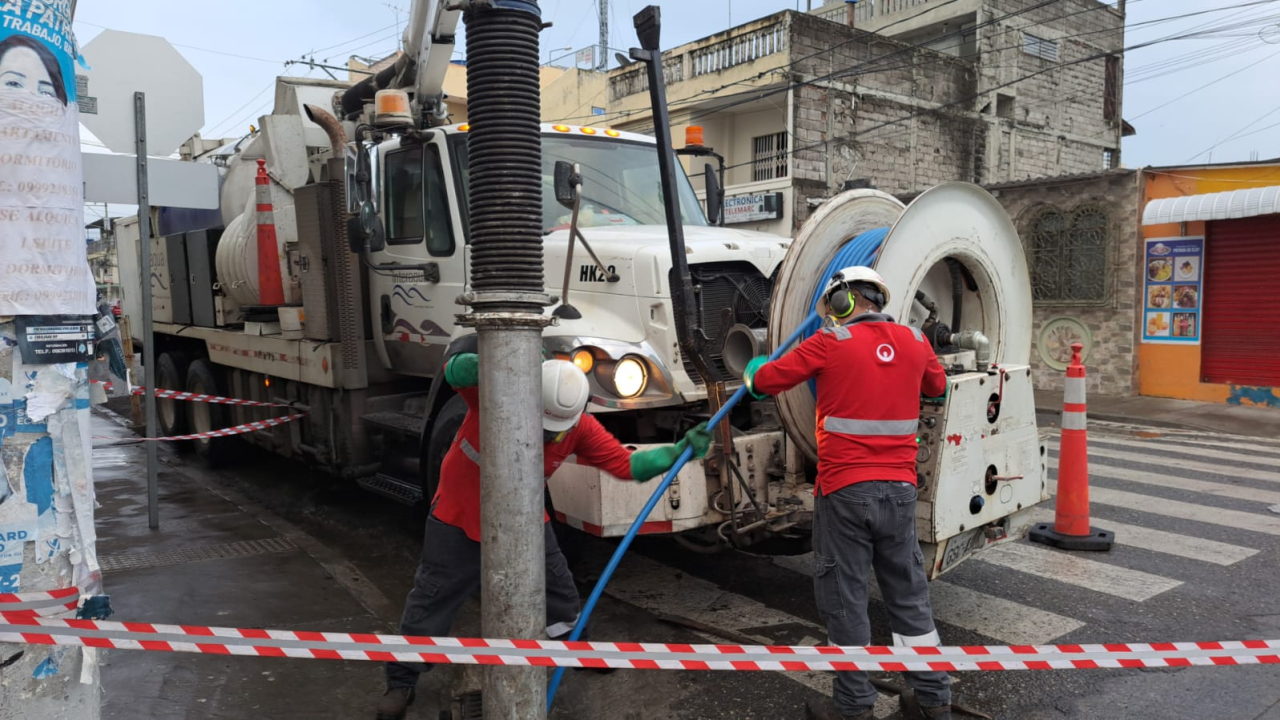 Despliegue de equipos después de las lluvias en Guayaquil