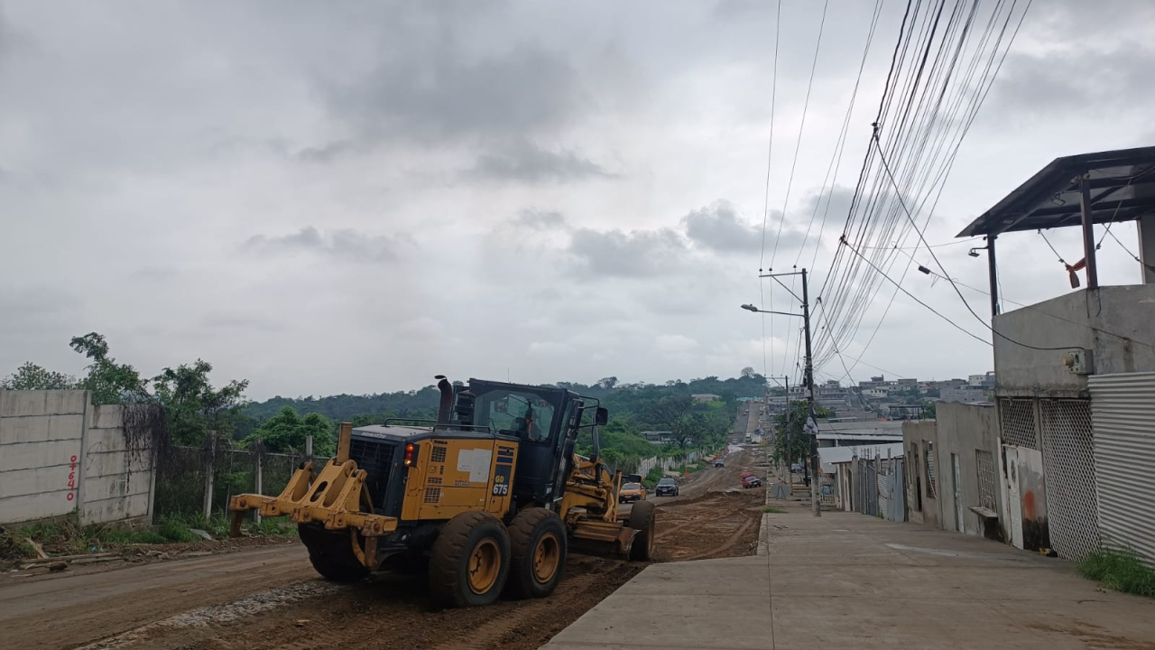 Las labores de rehabilitación del sistema de recolección y transporte de aguas servidas para los usuarios de la avenida Teodoro Alvarado Oleas ya registran un 60% de avance, este proyecto se inició en respuesta a la obra de construcción vial ejecutada por la M. I. Municipalidad de Guayaquil.